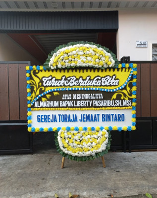 Papan Bunga Duka di Taman Baloi